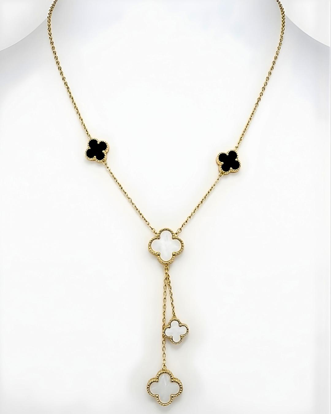 Clover black/white necklace