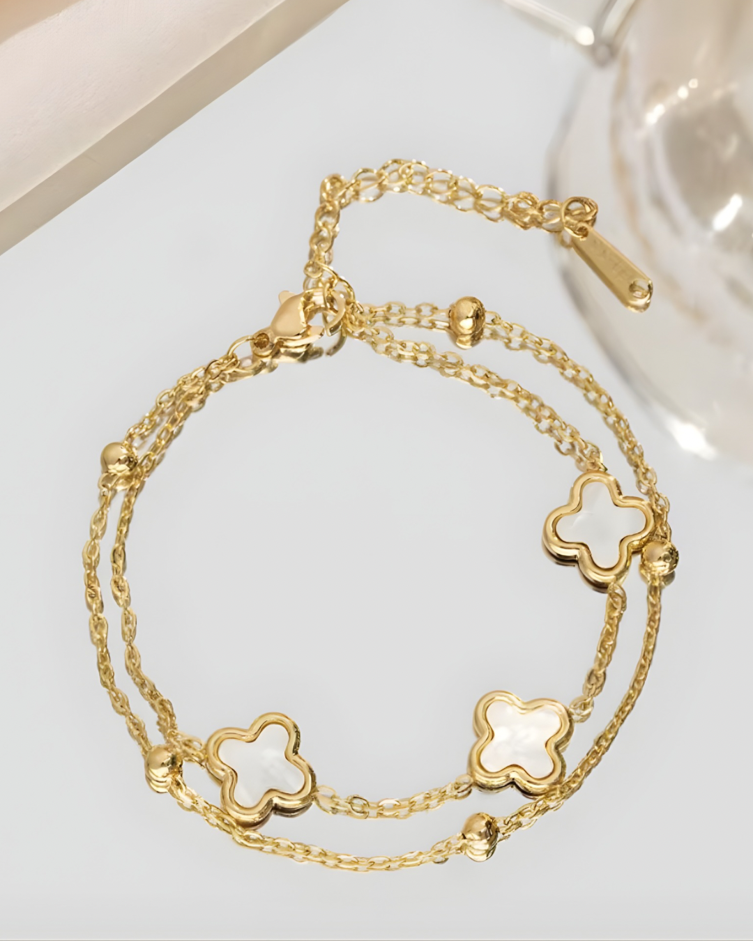 Clover 3 Medium White